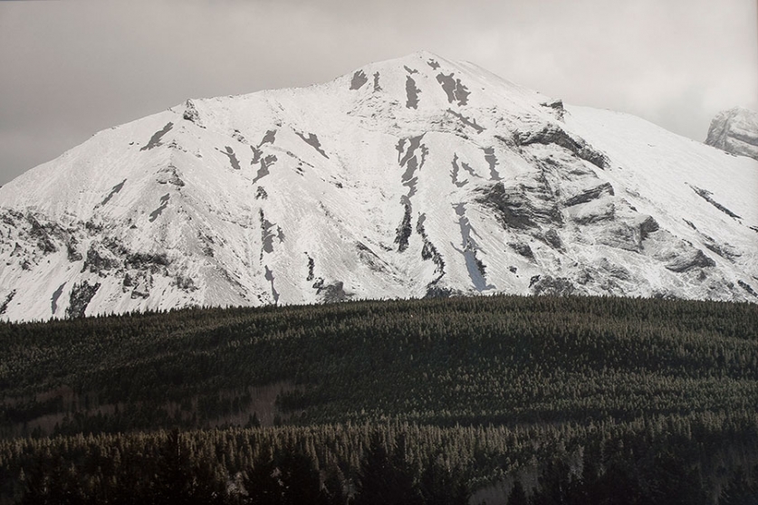 http://www.a841695758.mirunadragan.com/files/gimgs/th-12_Dragan06_TheMountainsAreMirrors1-web.jpg
